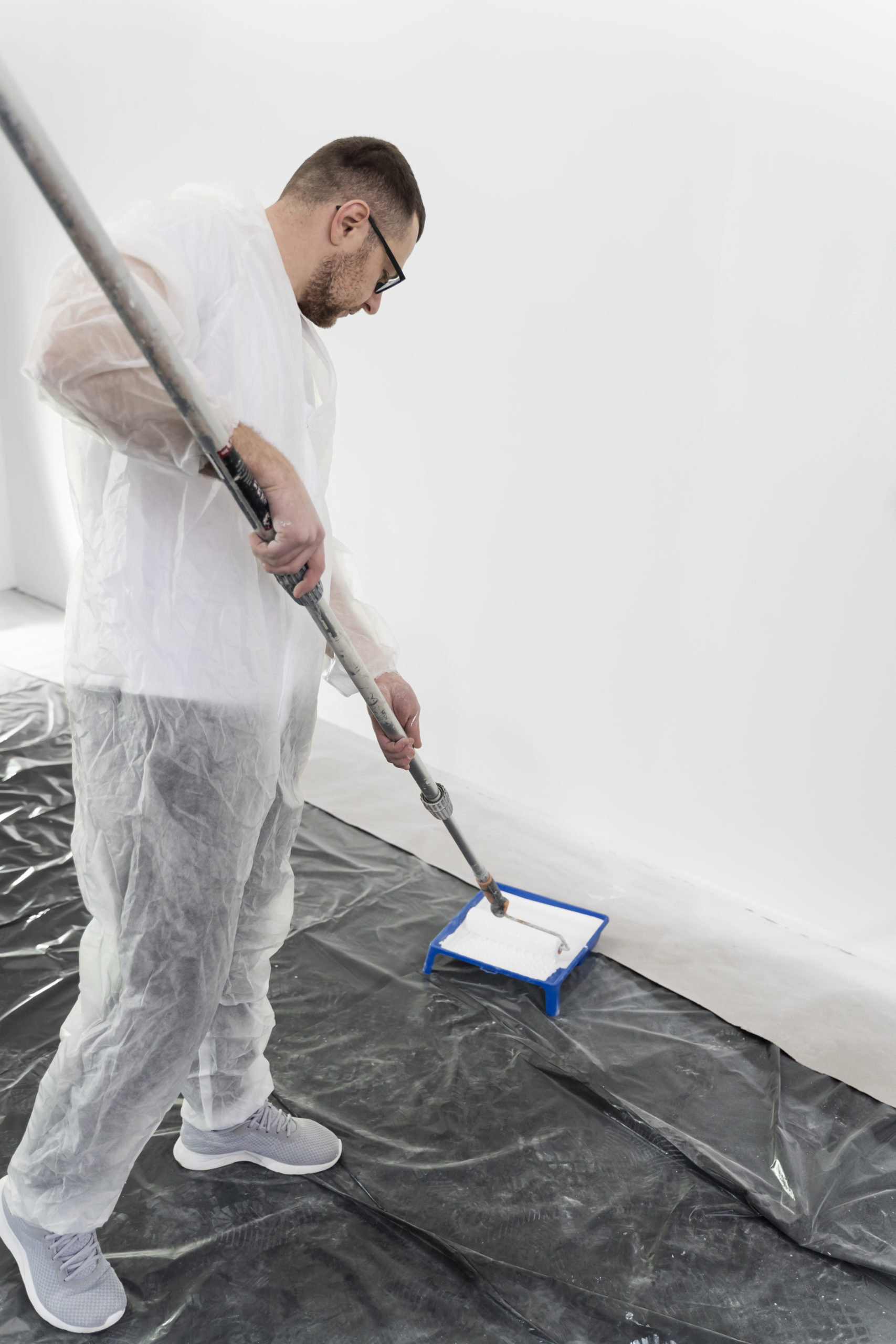 full-shot-man-painting-wall